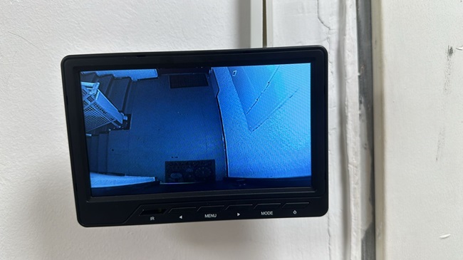 התקנת מסך לעינית דיגיטלית -שי המנעולן